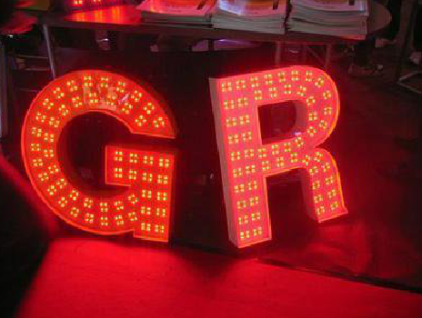 庐山市LED发光字常见的安装误区。